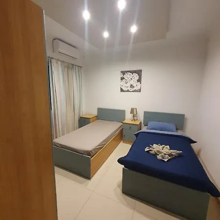 Savoy * Сент-Полс-Бей