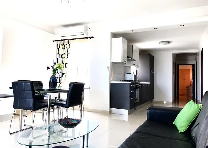 Savoy * St. Paul's Bay